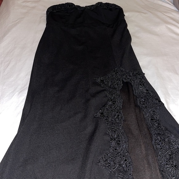 Black strapless gown - Picture 4 of 7